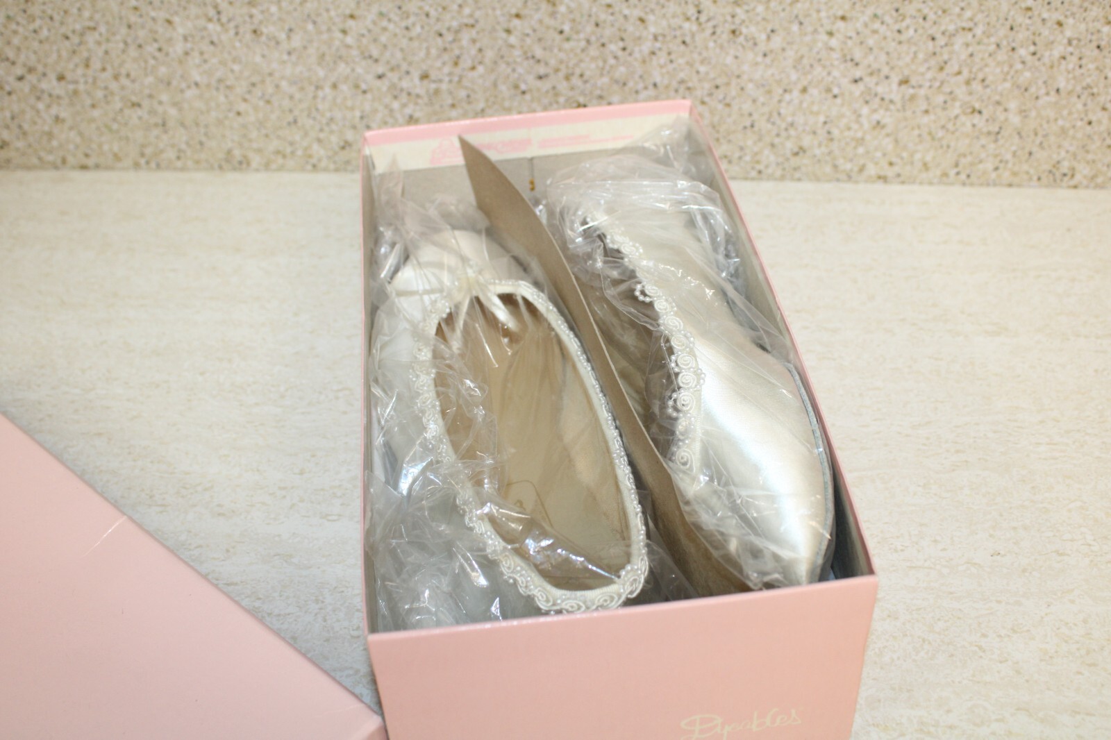(EM)Women’s Dyeables™ Inc. White Satin Flat Shoes Wedding Formal Evening- Sz 9.5