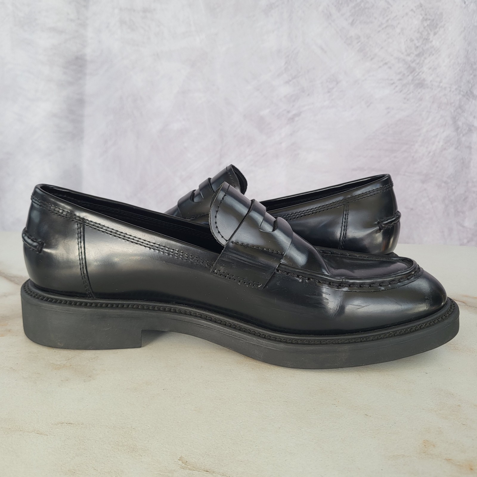 Vagabond Penny Loafers Size 40/10 Women’s