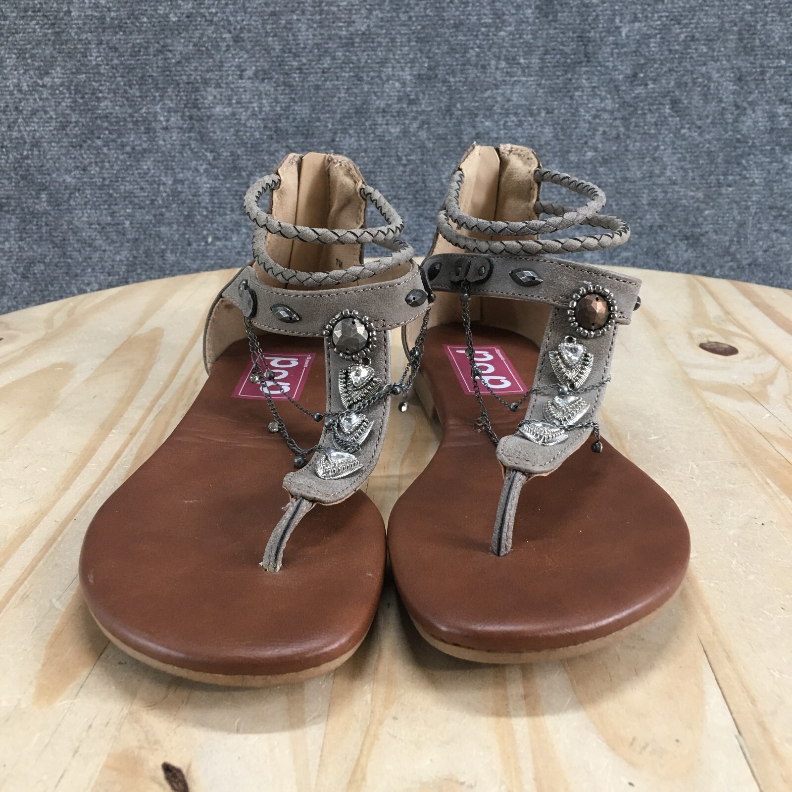 Pop Sandals Womens 7 M Daffodil Embellished Chain Gray T-Strap Comfort Casual