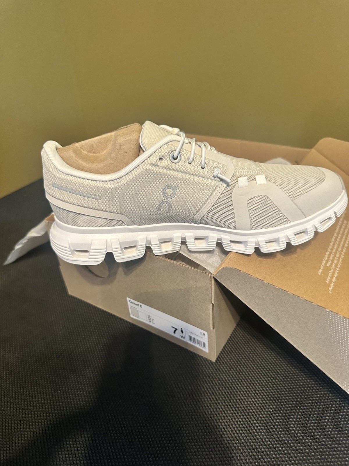 On Cloud 6 Women’s White Mesh Lace-Up Low Top Running Sneakers 3MF10060276