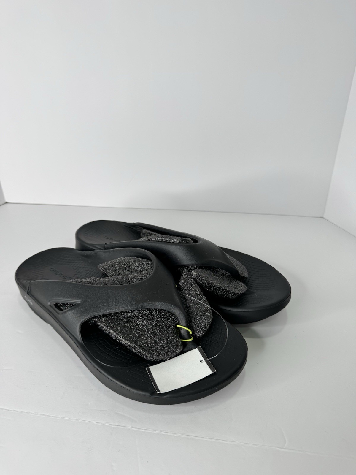 OOFOS flip flops Sandal Lightweight Recovery Footwear Unisex Black (M10/W12)