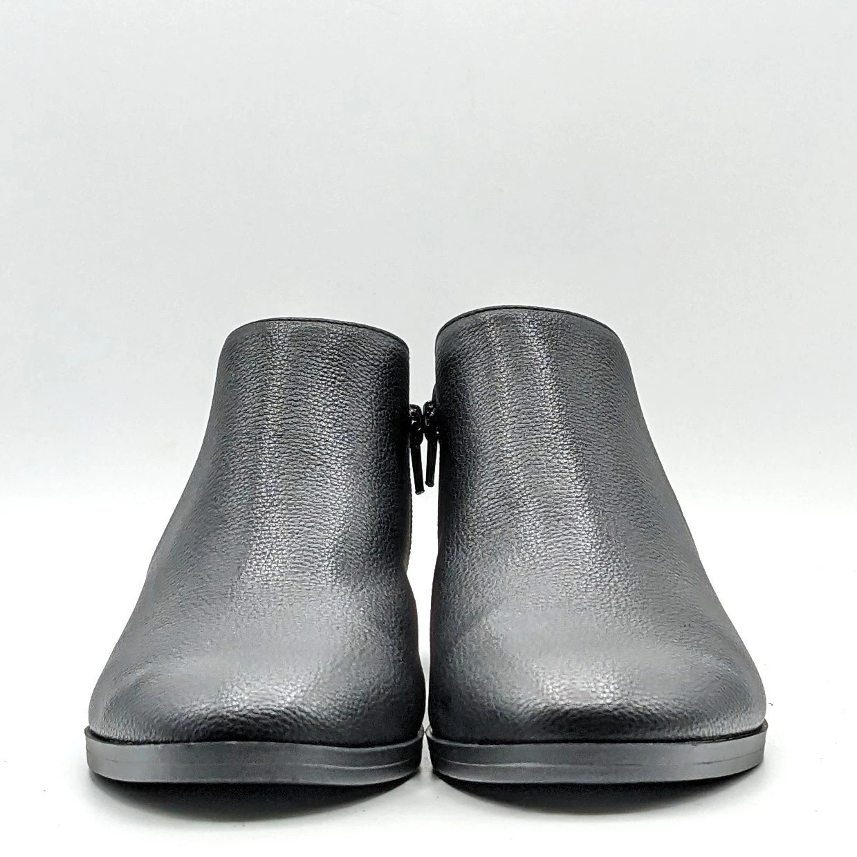 Kensie “Sammy” Faux Pebbled Leather w/ Block Heel & Side Zip Closure (Black) NEW
