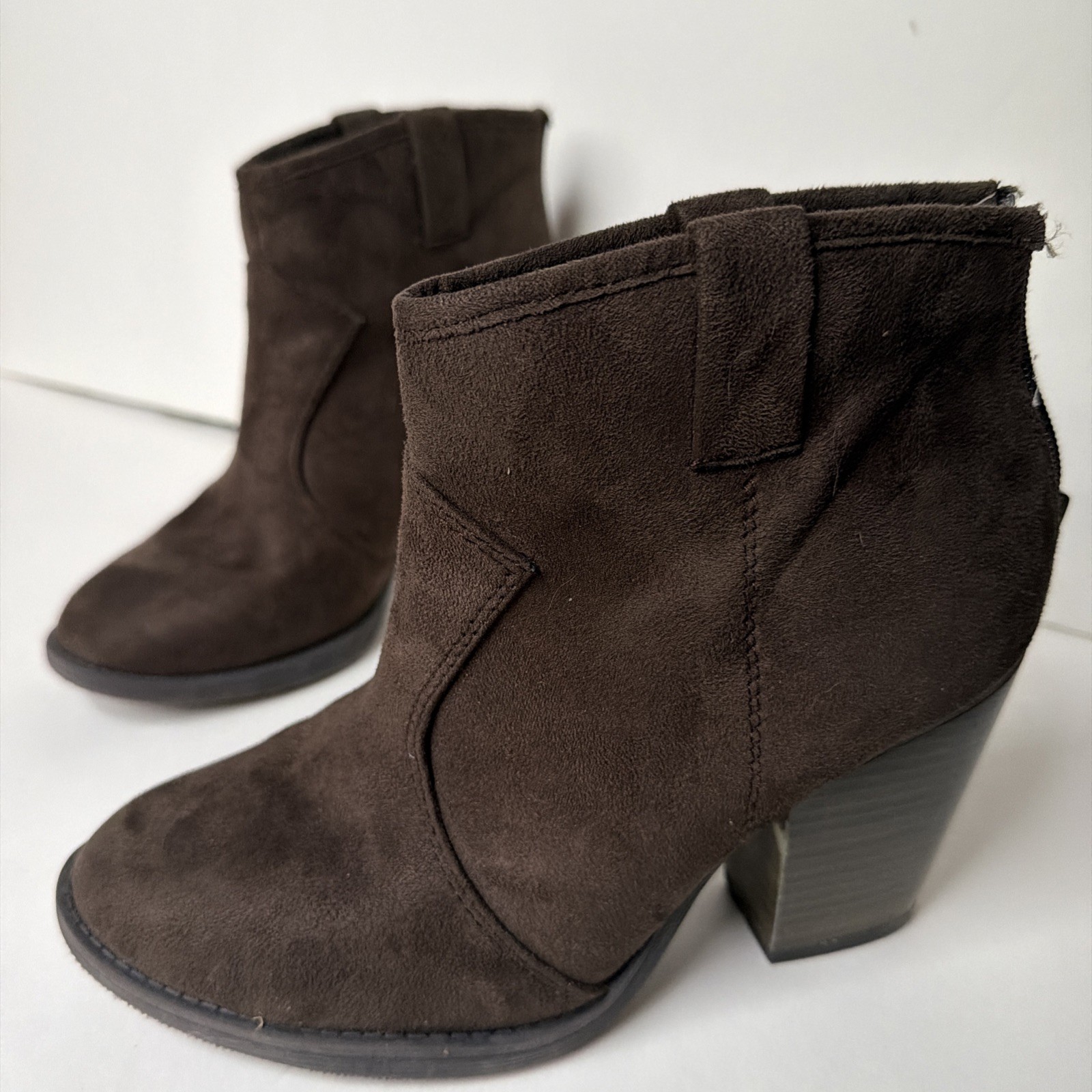 Soda Women’s Ankle Boots Booties Block Heel Dark Brown Faux Suede Size 8 EUC