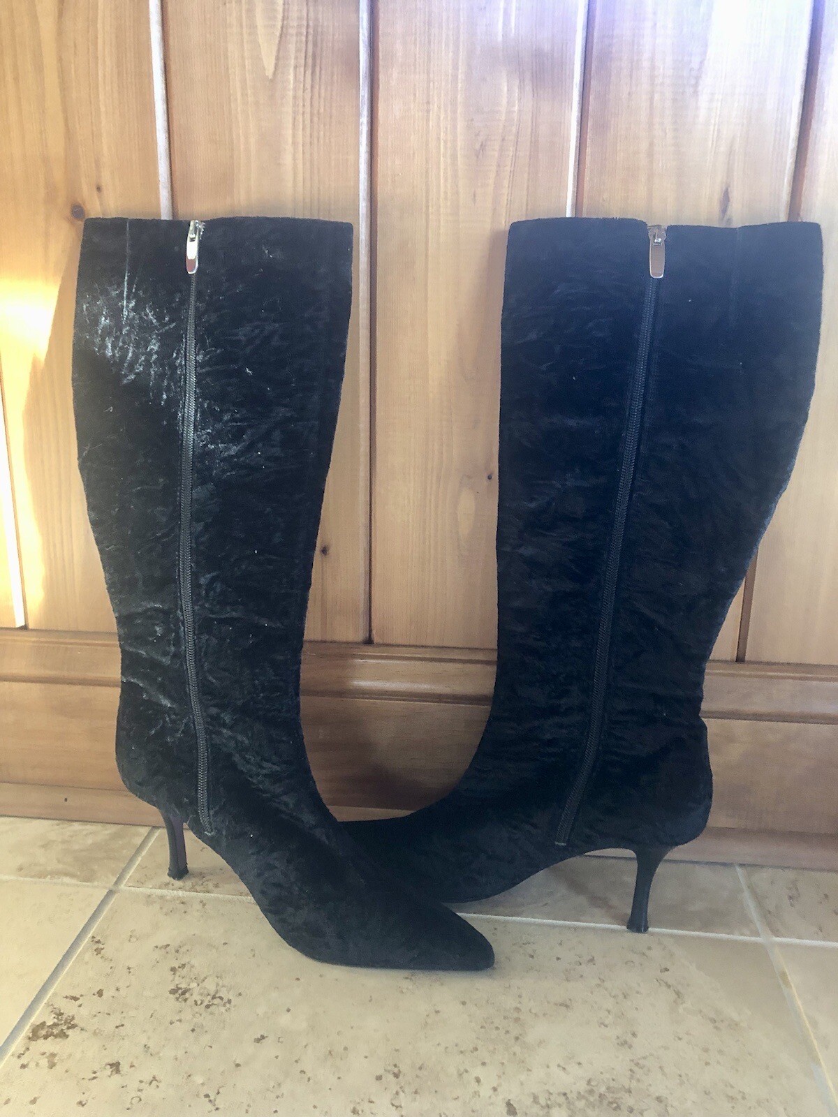 Suzanne Somers Black Crushed Velvet Boots Size 6.5W Heel 2.5”
