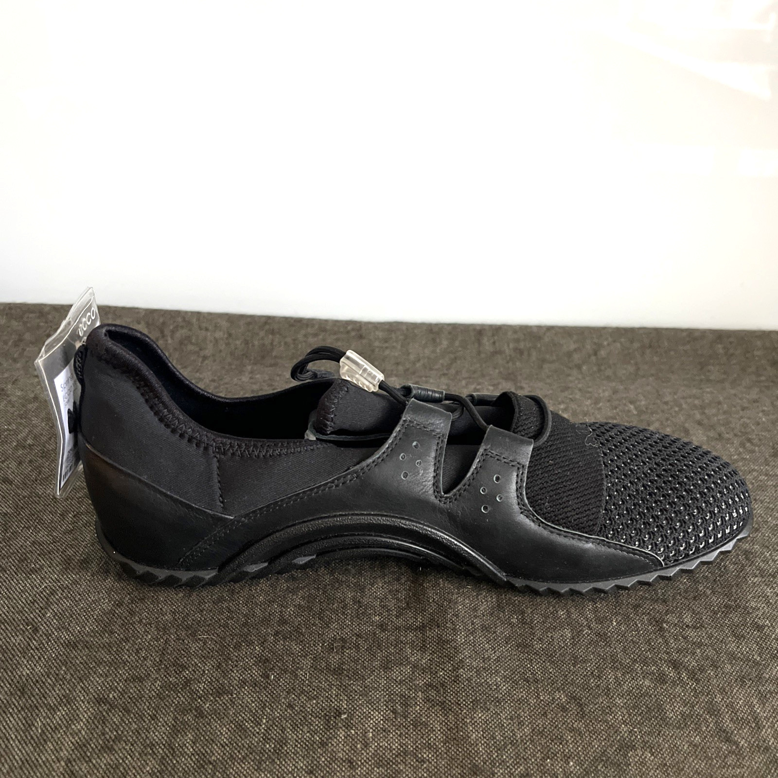 NEW! Ecco Light Vibration I Toggle Slip On Black Leather Sneakers EU 37 US 6-6.5