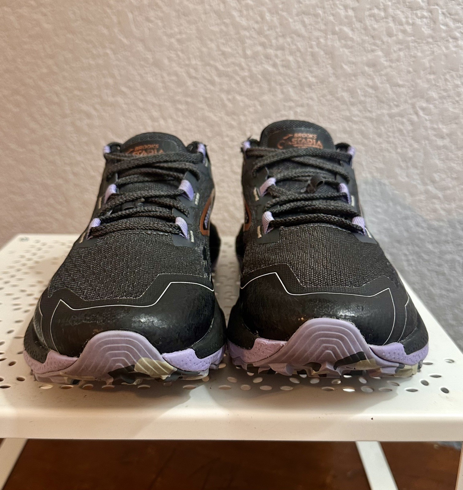 Brooks Cascadia 18 Women’s Trail Running Shoes Black Purple Size 6.5 VGUC