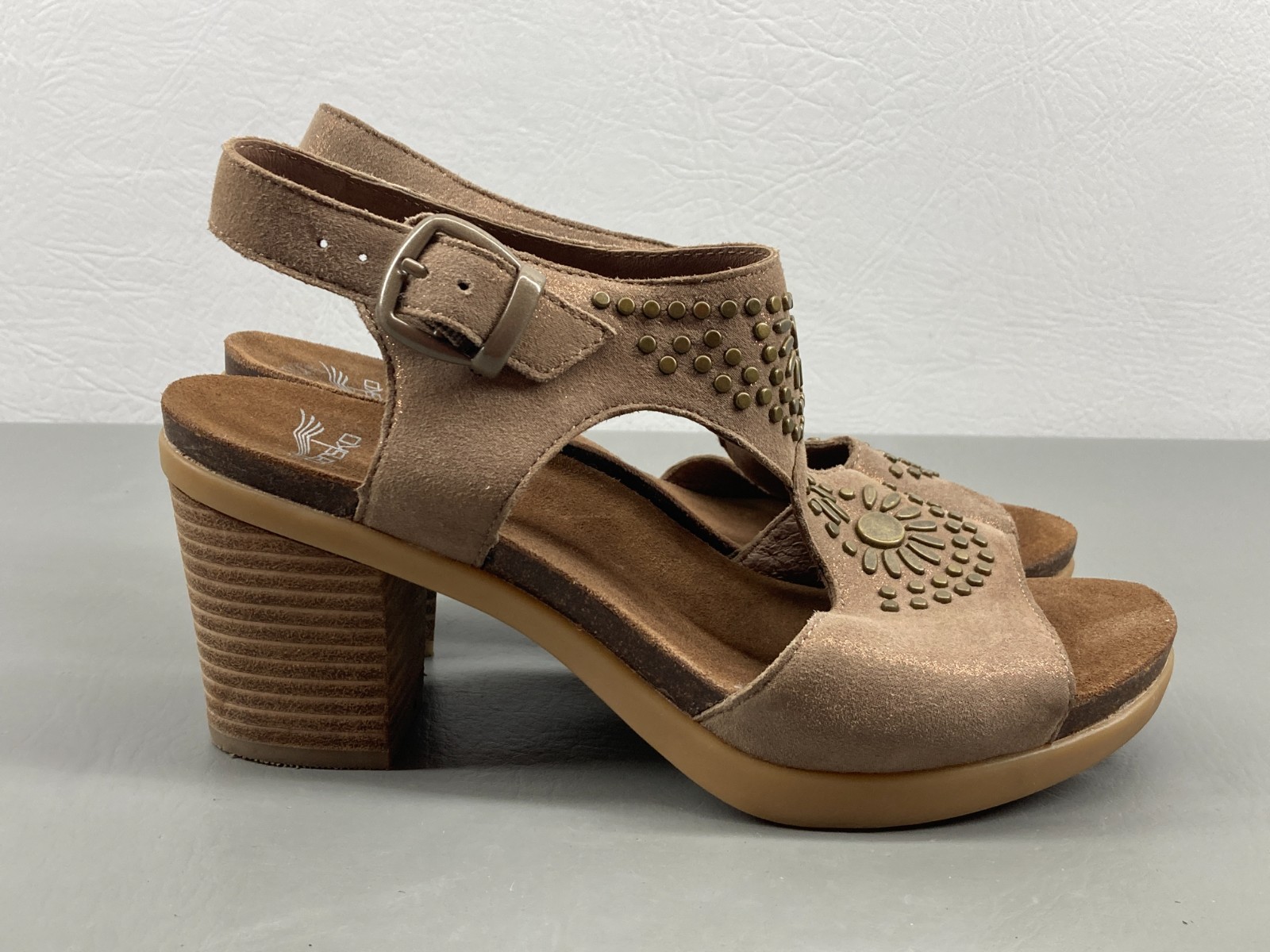 Dansko Deandra Studded Sandal Size 38 US 7.5-8 Leather Taupe Shimmer Excellent