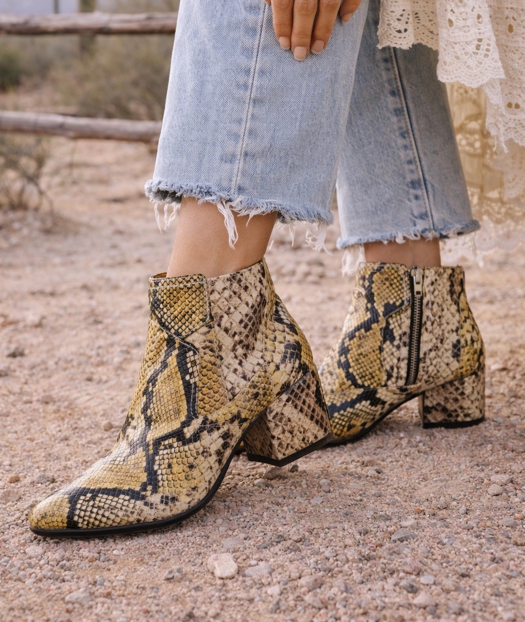 Aldo Snakeskin Ankle Boots 6.5 Western Chunk Heel Side Zip Statement