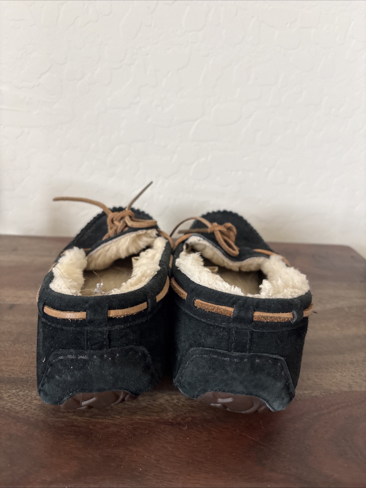 UGG Australia Dakota Black Suede Moccasin Sheepskin Shearling Shoes Women US 9