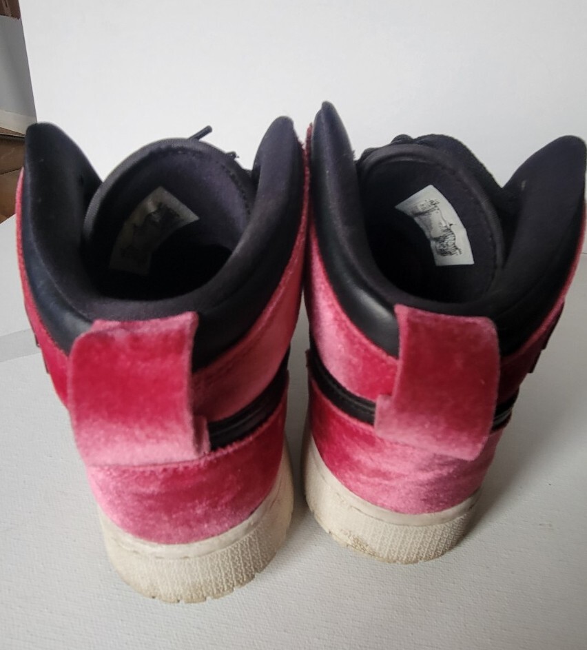 Size 6Y – Air Jordan 1 Mid Bow Black/Noble Red