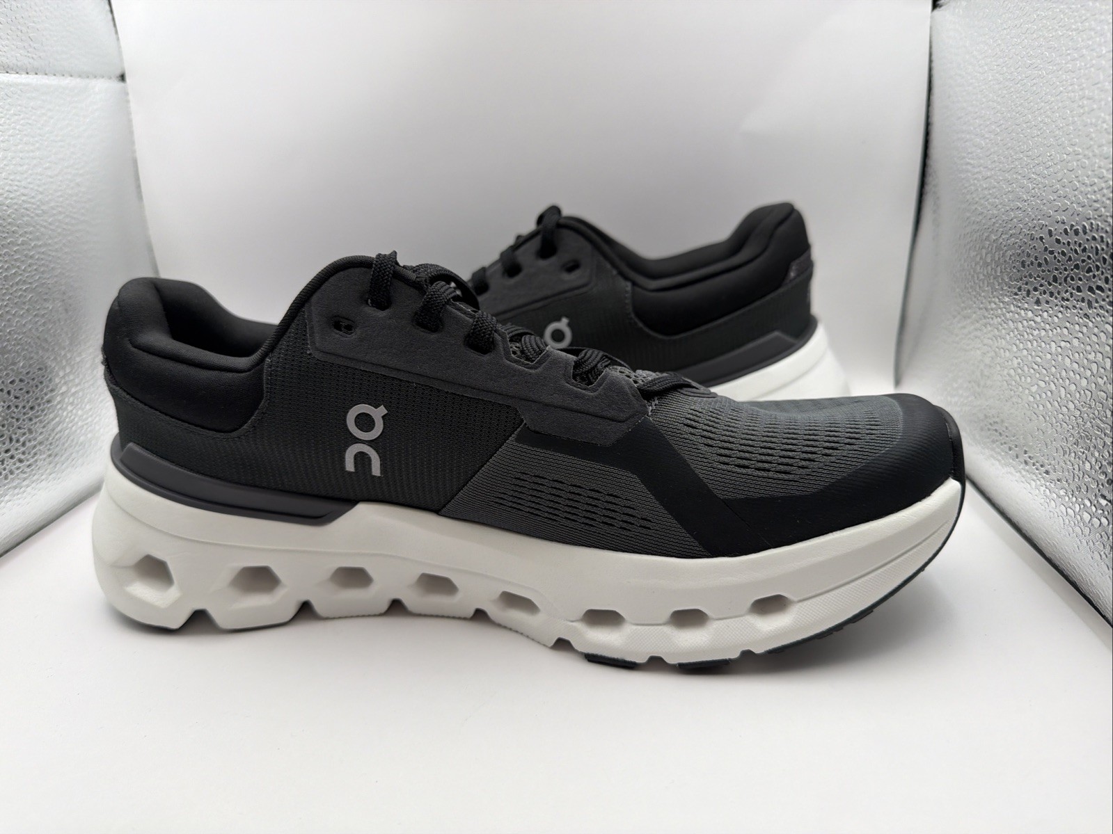 ON Women’s Cloudrunner 2 Eclipse | Black US size 9