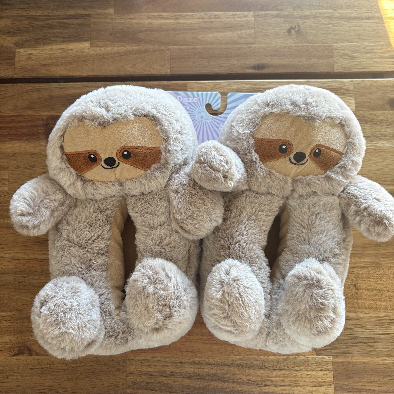 Rainbow Daze Sloth Animal Plush Women’s Slippers Size M 7/8 Stuffed Animal NWT