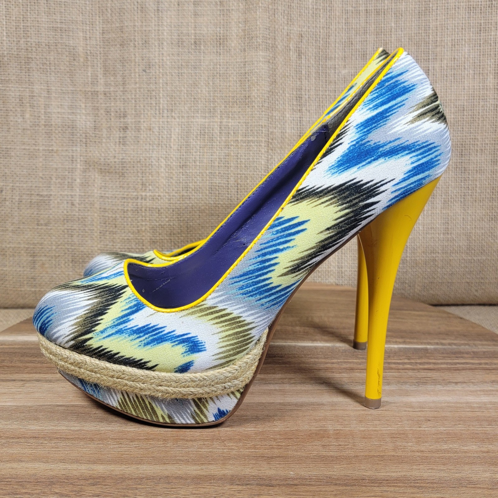 Qupid Platform Heels Blue Yellow White Print Espadrille Pumps Women’s Size 9