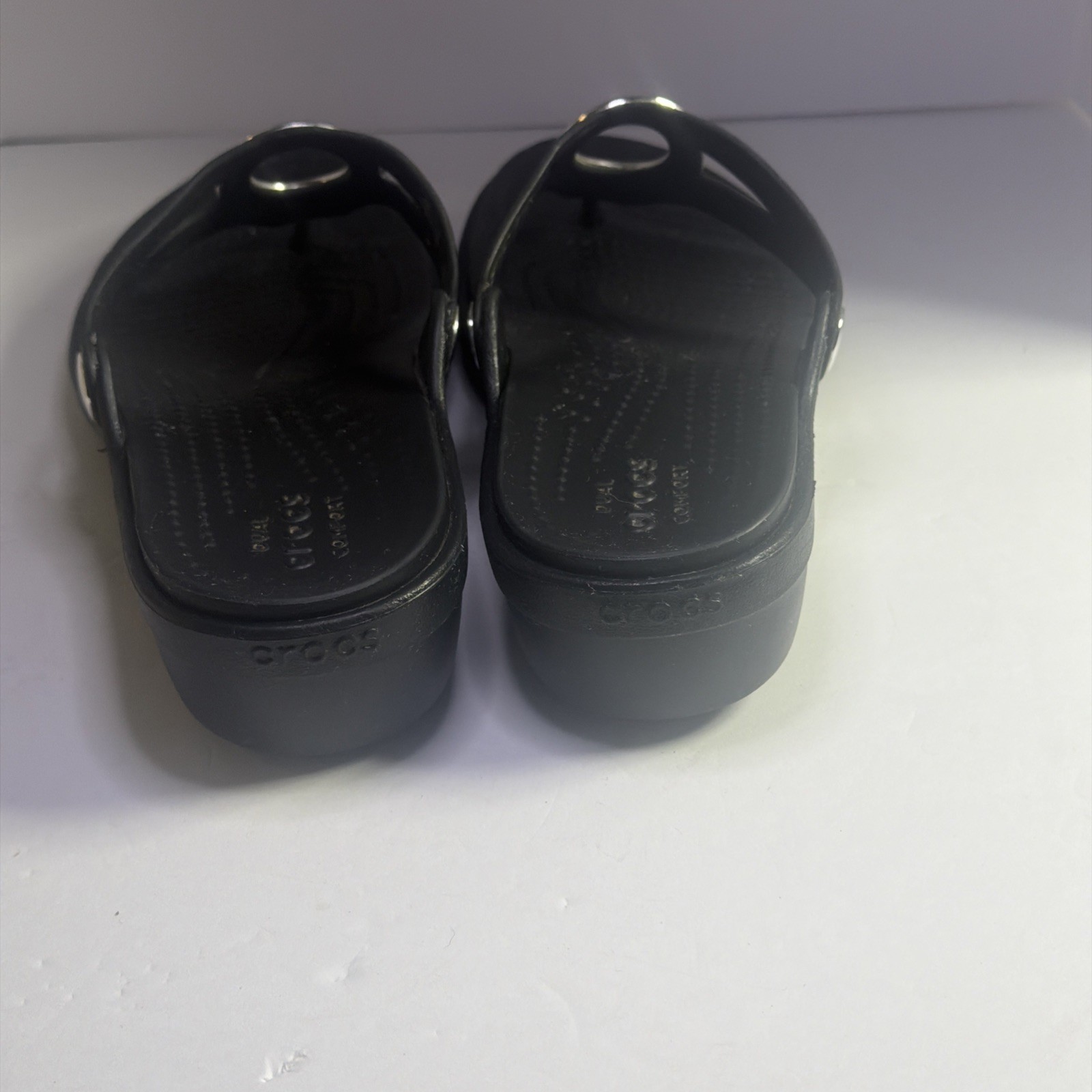CROCS Womens Sanrah Silver Ring Wedge Sandals Black Size 8 Excellent Condition