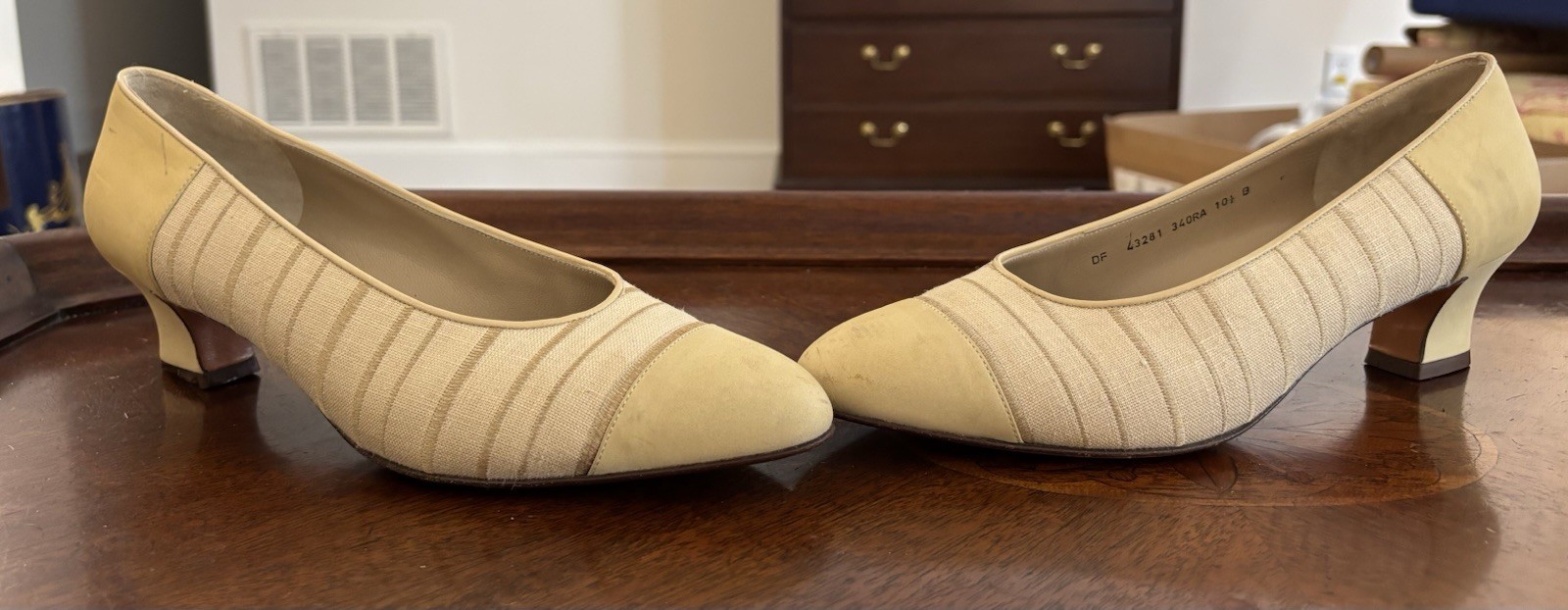 Salvatore Ferragamo Vintage Pumps Cream Beige Striped Canvas Leather Size 10.5 B