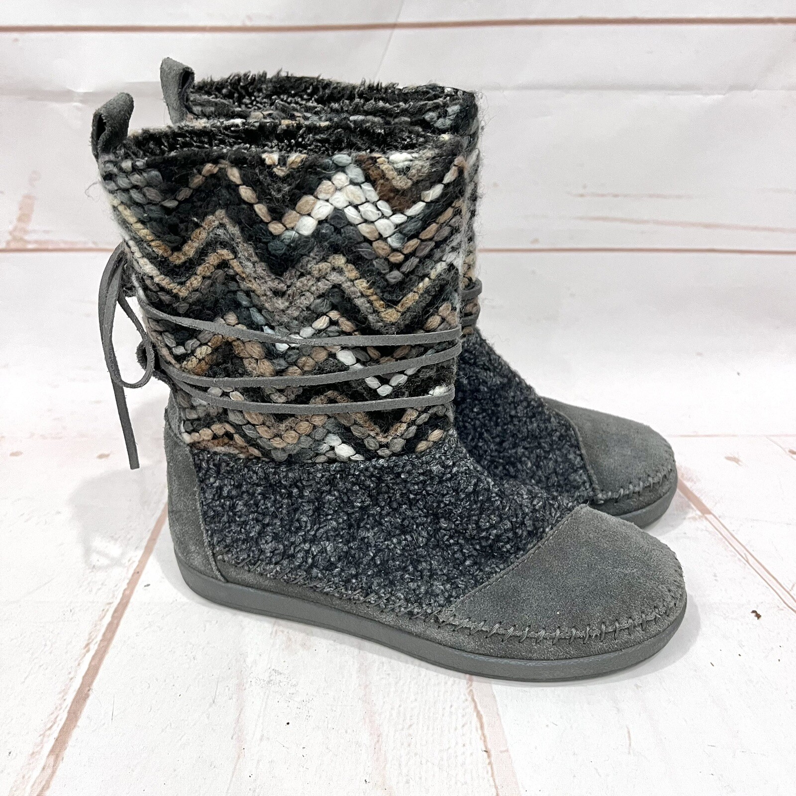 Tom’s Nepal Boho Suede Textile Yarn Chevron Zig Zag Faux Fur Lined Boots 6.5