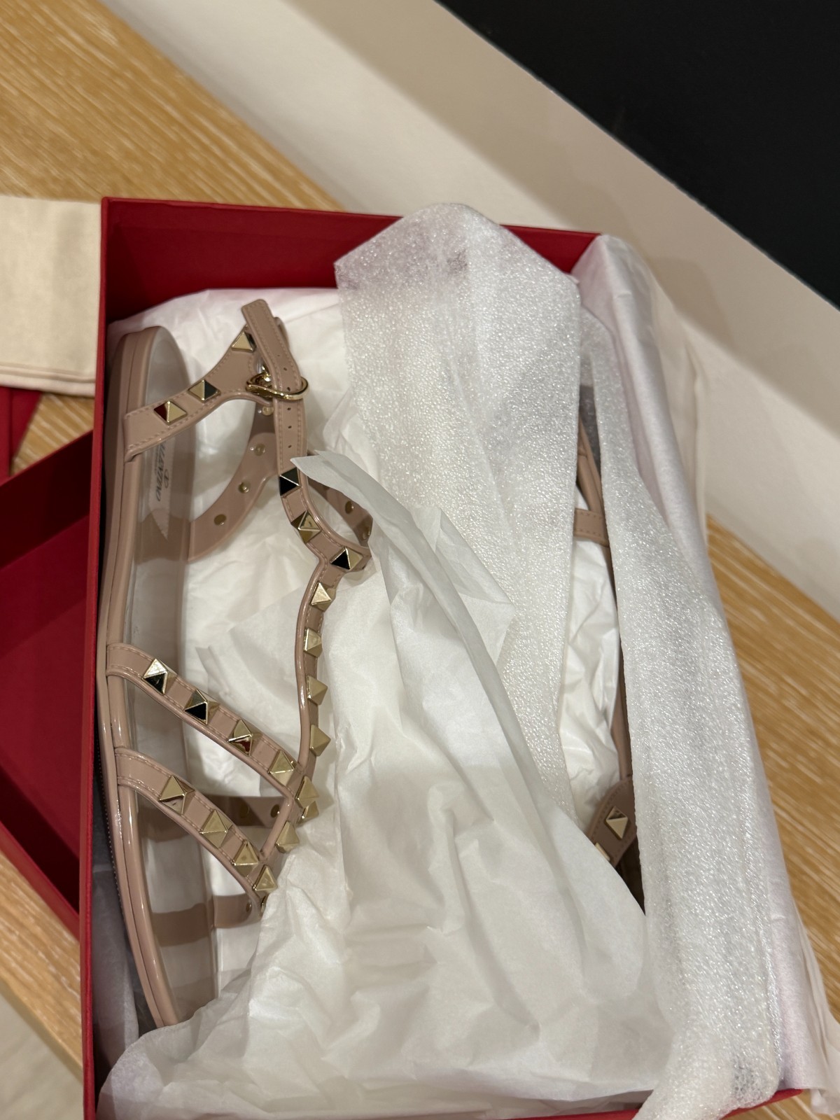NIB Valentino Rockstud Jelly Flat Gladiator Sandals Size 37 Poudre/Nude/N