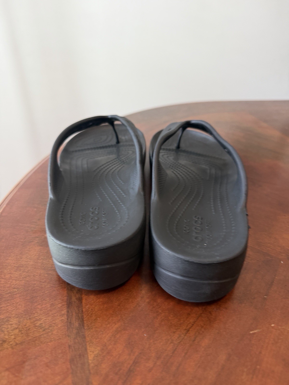 Crocs Women’s Baya Black Flip Flops Chunky Platform Sandals Women’s Size 9