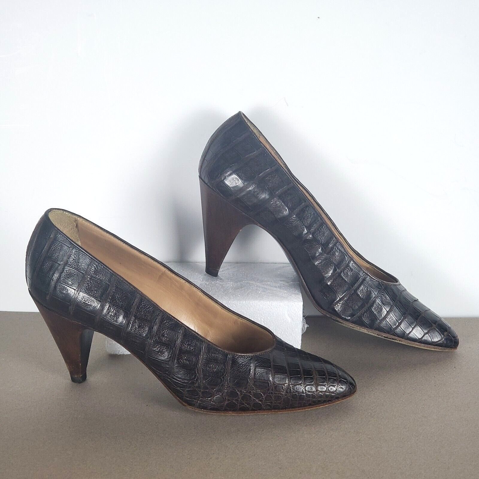 37 EU Maud Frizon Brown Alligator Leather Al Pump 2.75in Heel Italy