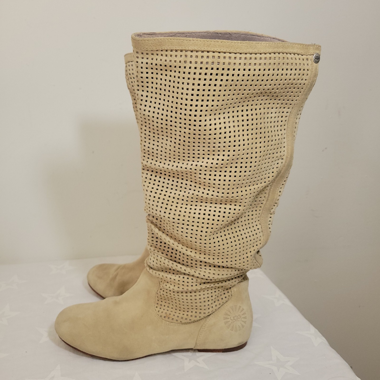 UGG WOMEN TALL AUSTRALIA LACE BOOTS 8.5 TRENDY BEIGE SPRING SUMMER AUTUMN