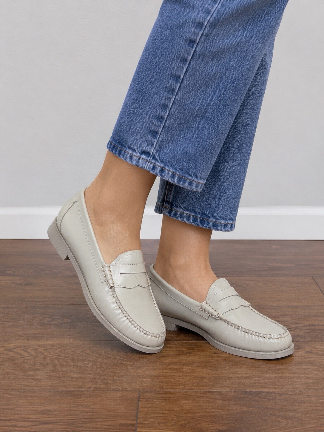 GH Bass Weejuns Whitney Womens 9M Beige Patent Penny Loafers ALL Leather