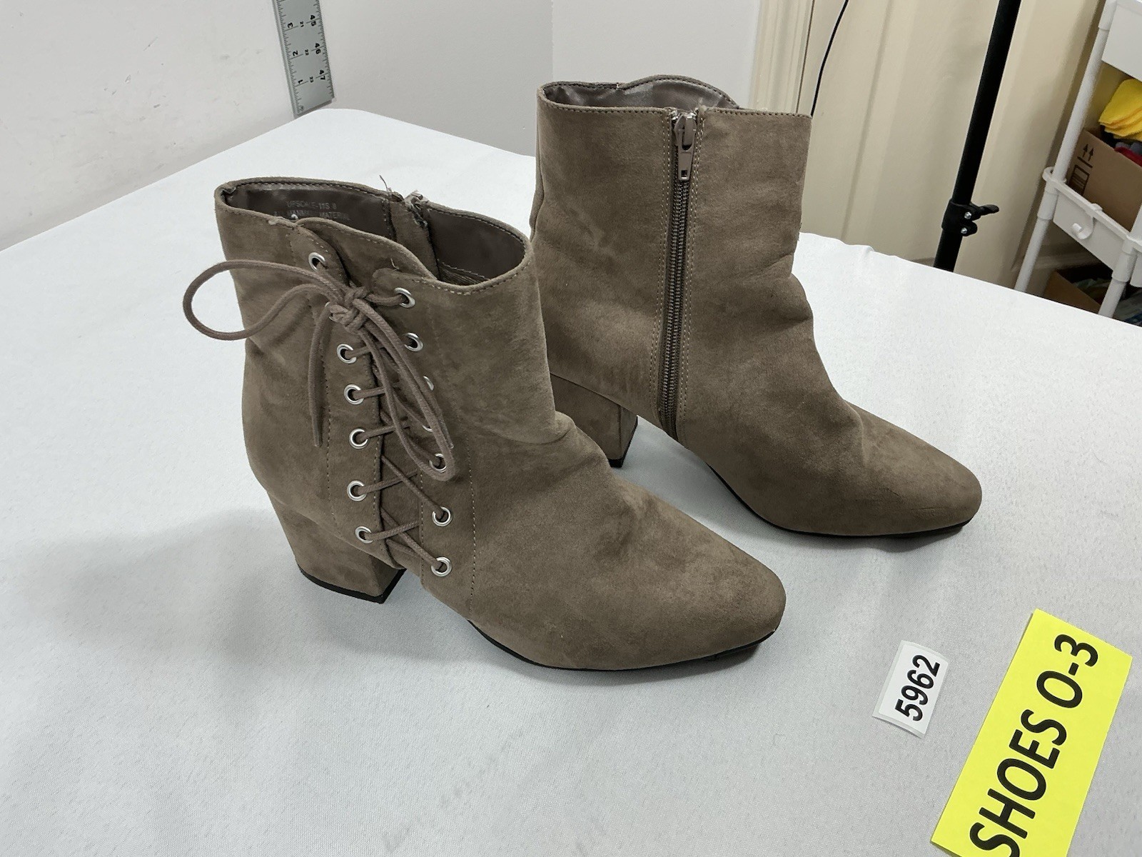 Womans Bamboo Pullon Ankle Boots 8 Tan Side Zip Block Heel Lace Accent