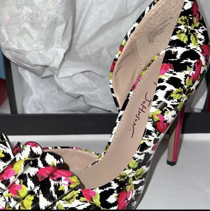 Betsey Johnson Prince-P Heels pink green black white bow brand new In box size 7