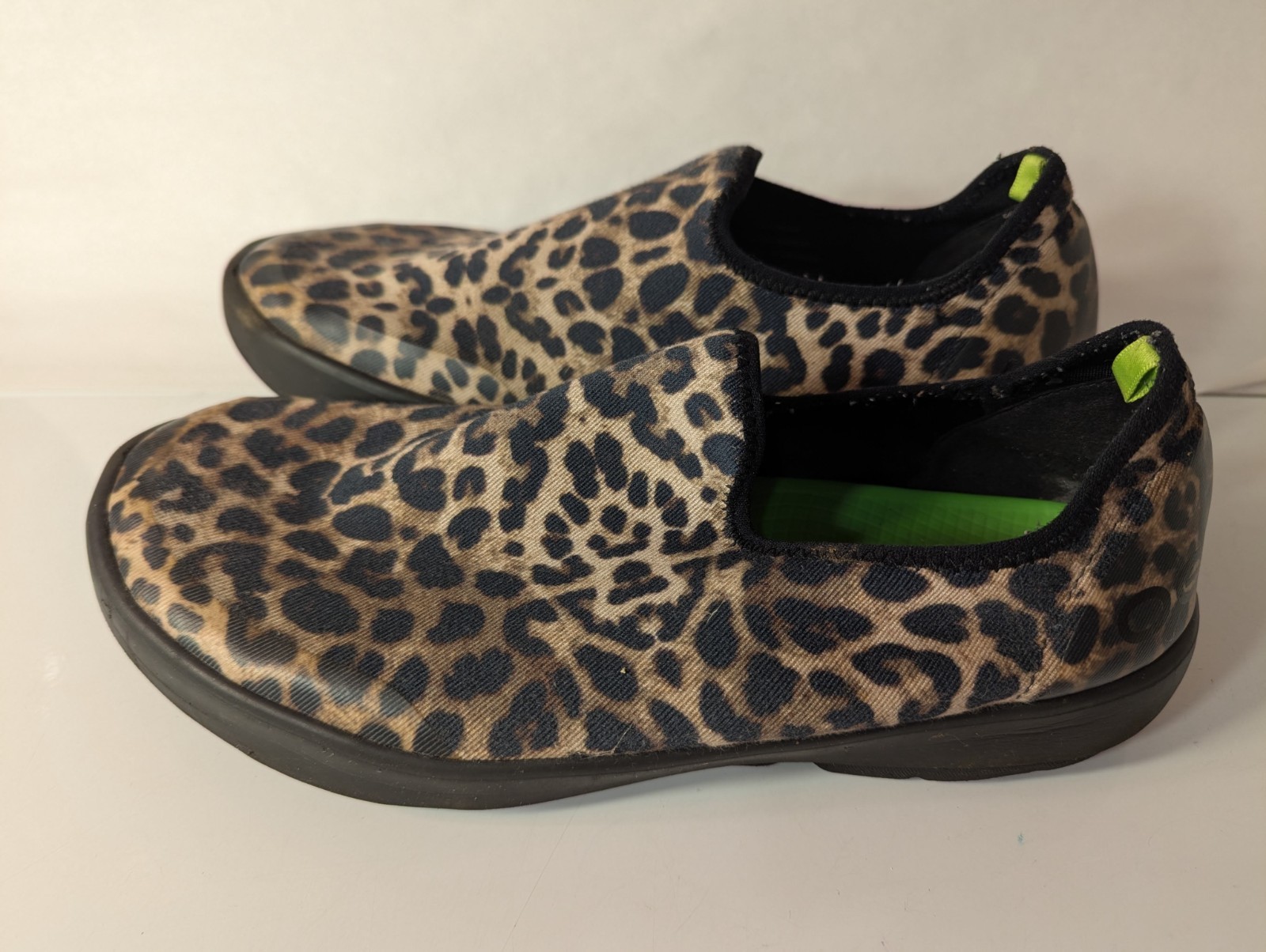 Oofos OOmg Eezee Leopard Print Womens Size 11 Black White Casual Slip On Shoes