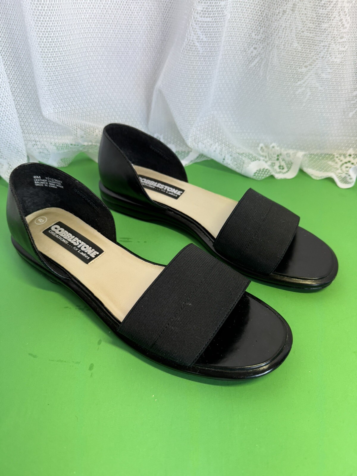COBBLESTONE WOMEN’S SLIP ONS / SIZE 8 M / LEATHER AND NEVER WORN