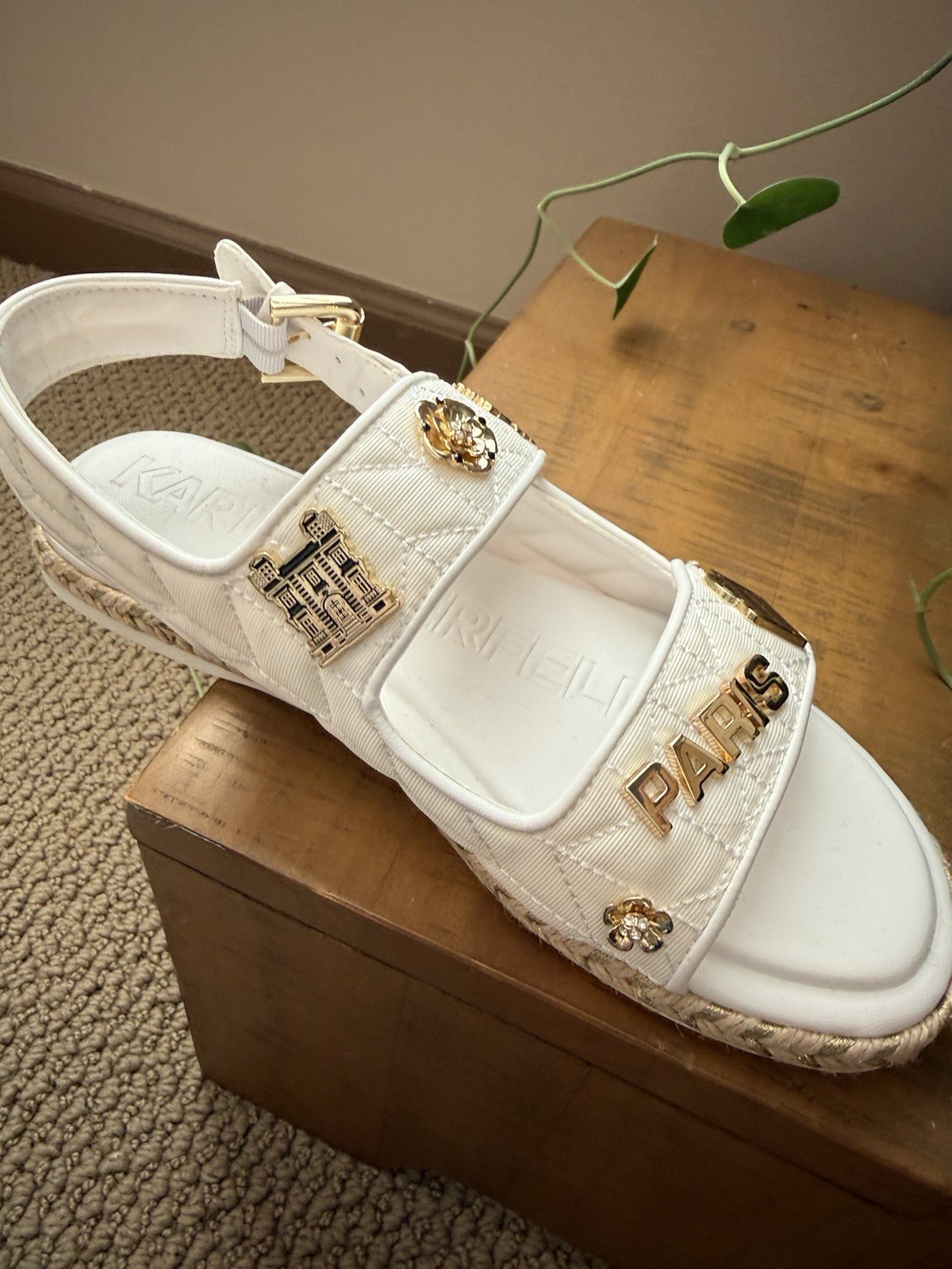 KARL LAGERFELD PARIS Charlay Rue Sandals Sz 7 NWOB