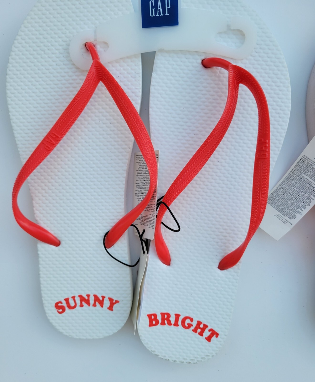 2 Gap Women’s Stripe / solid print Flip flop