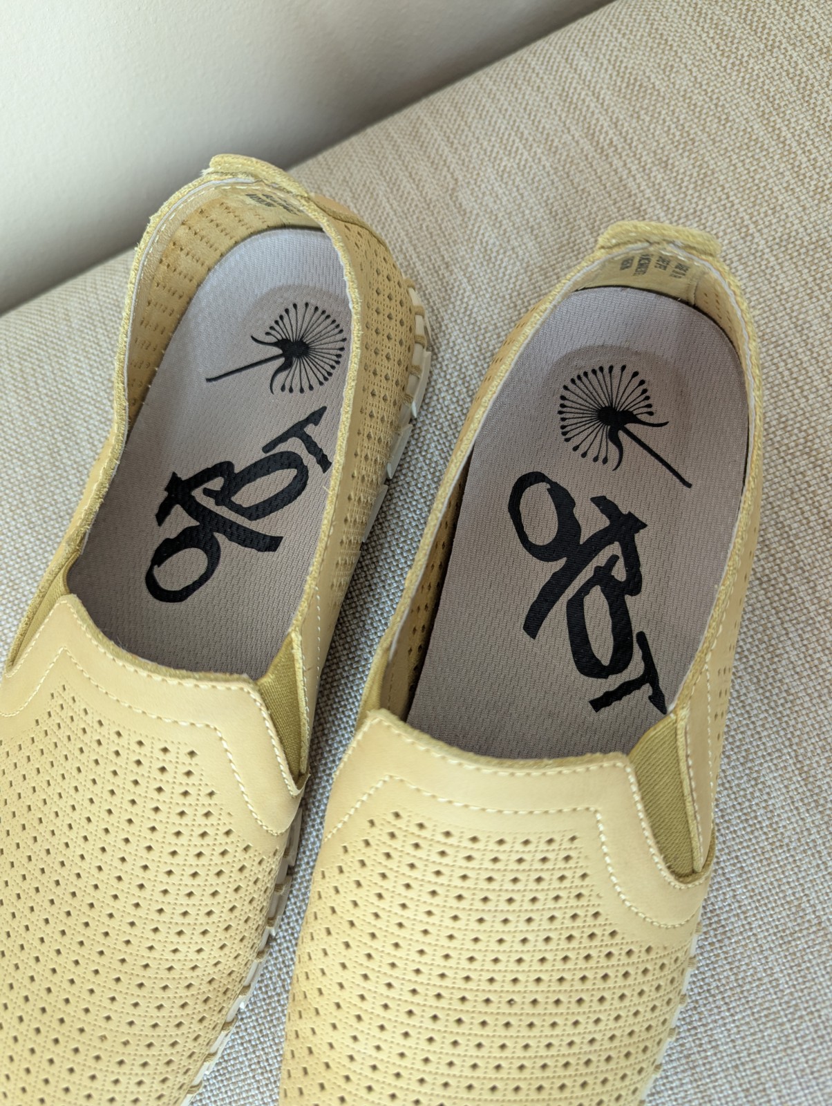 OTBT Womens Universe Shoe Size 10 Yellow Leather Perforated Slip On Flat Loafer