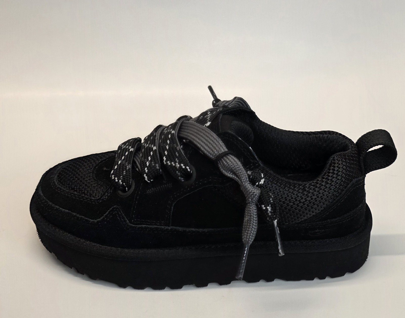 UGG LO LOWMEL BLACK SUEDE TEXTILE SPORTTY SHOES WOMEN’S SNEAKERS SIZE US 6
