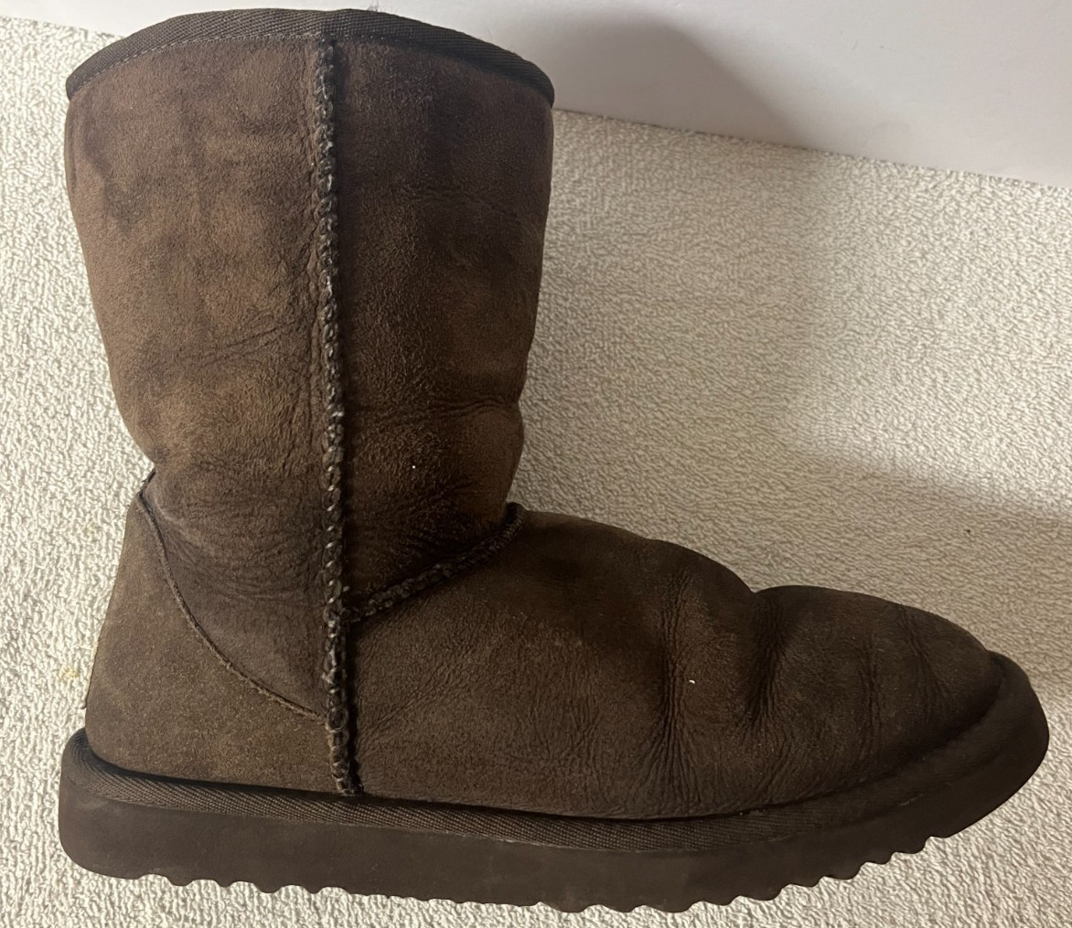 Chocolate Brown UGG Essential Classic Short 5825 Leather BOOTS Slip On Size W8