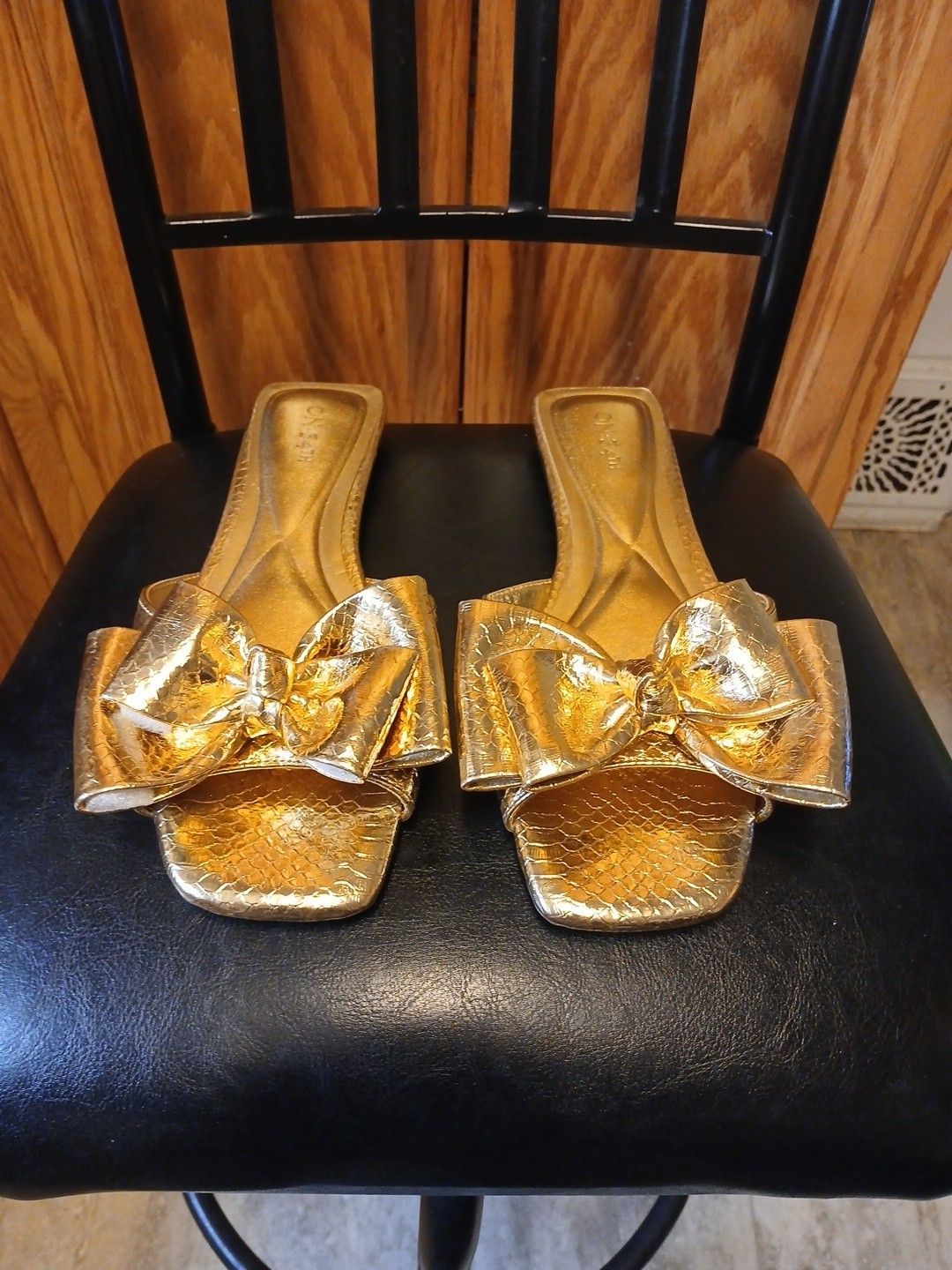 ON 34TH Jazmin Women’s Gold Snake Embossed Bow Flat Slide Sandals Size 9 NWOB