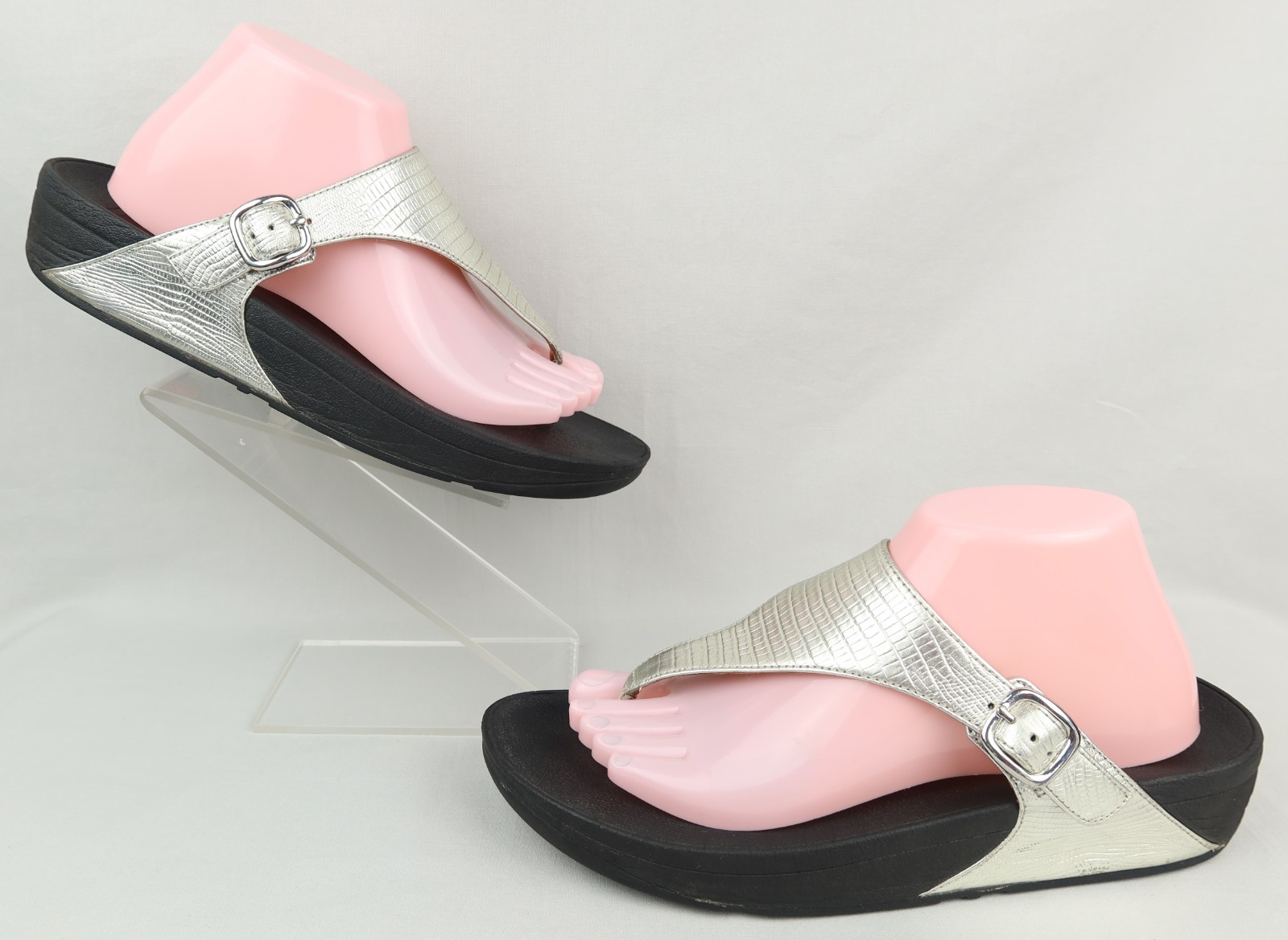 FitFlop The Skinny Thong Silver Reptile Print Sandals Size 10