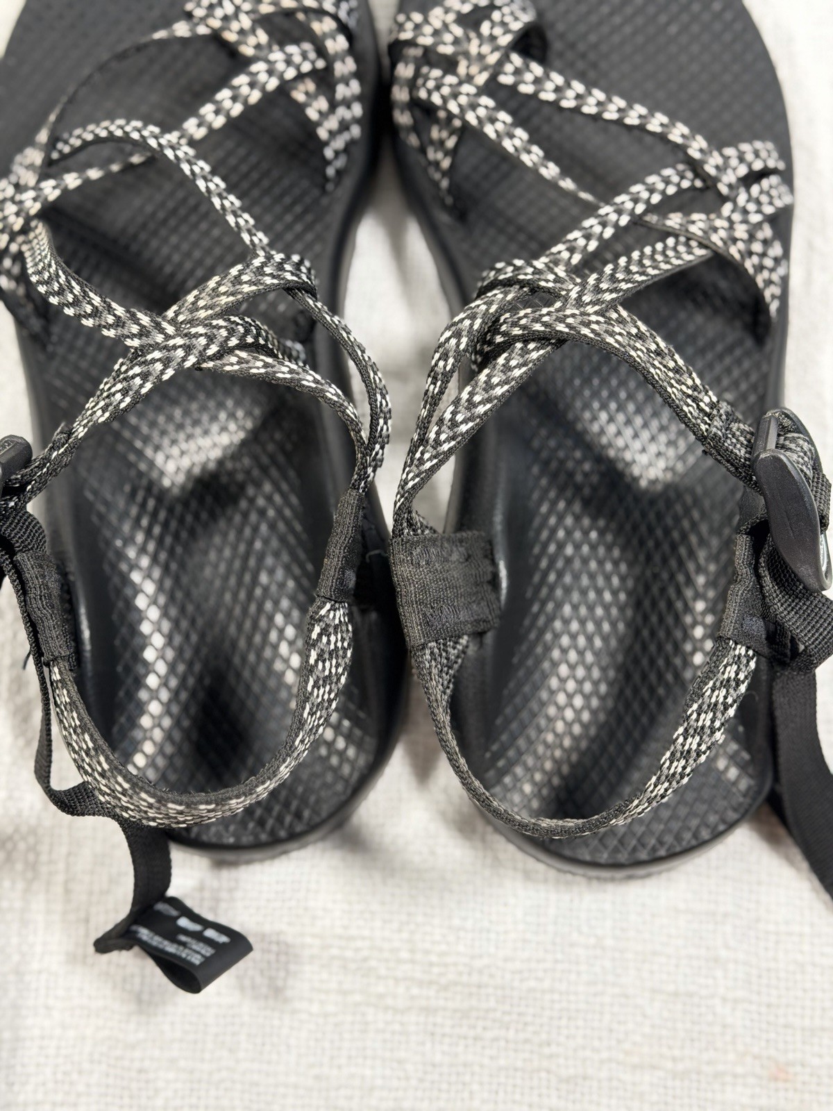 Chaco ZX/2 Classic Womens 9 Black White Toe Loop Sandals J106266 Excellent