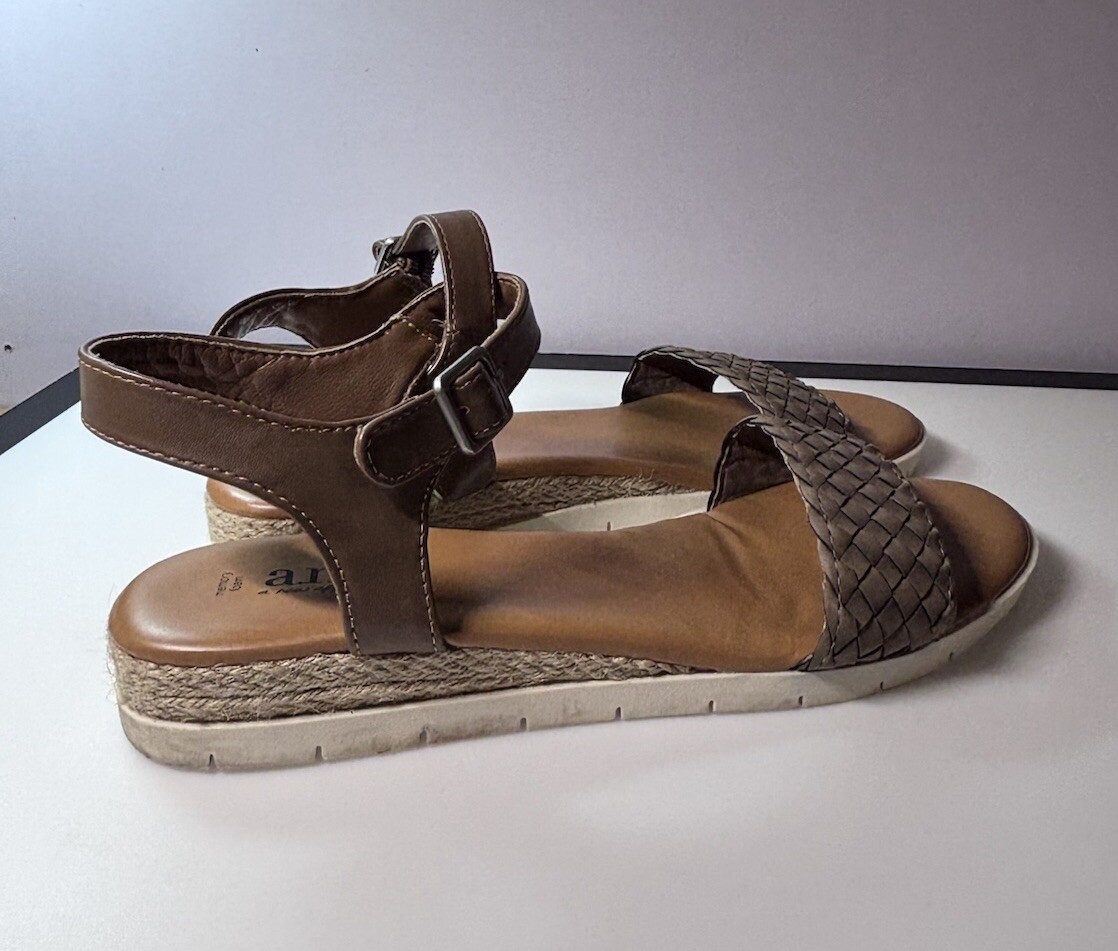 ANA Beige Size 9 Memory Foam Sandals