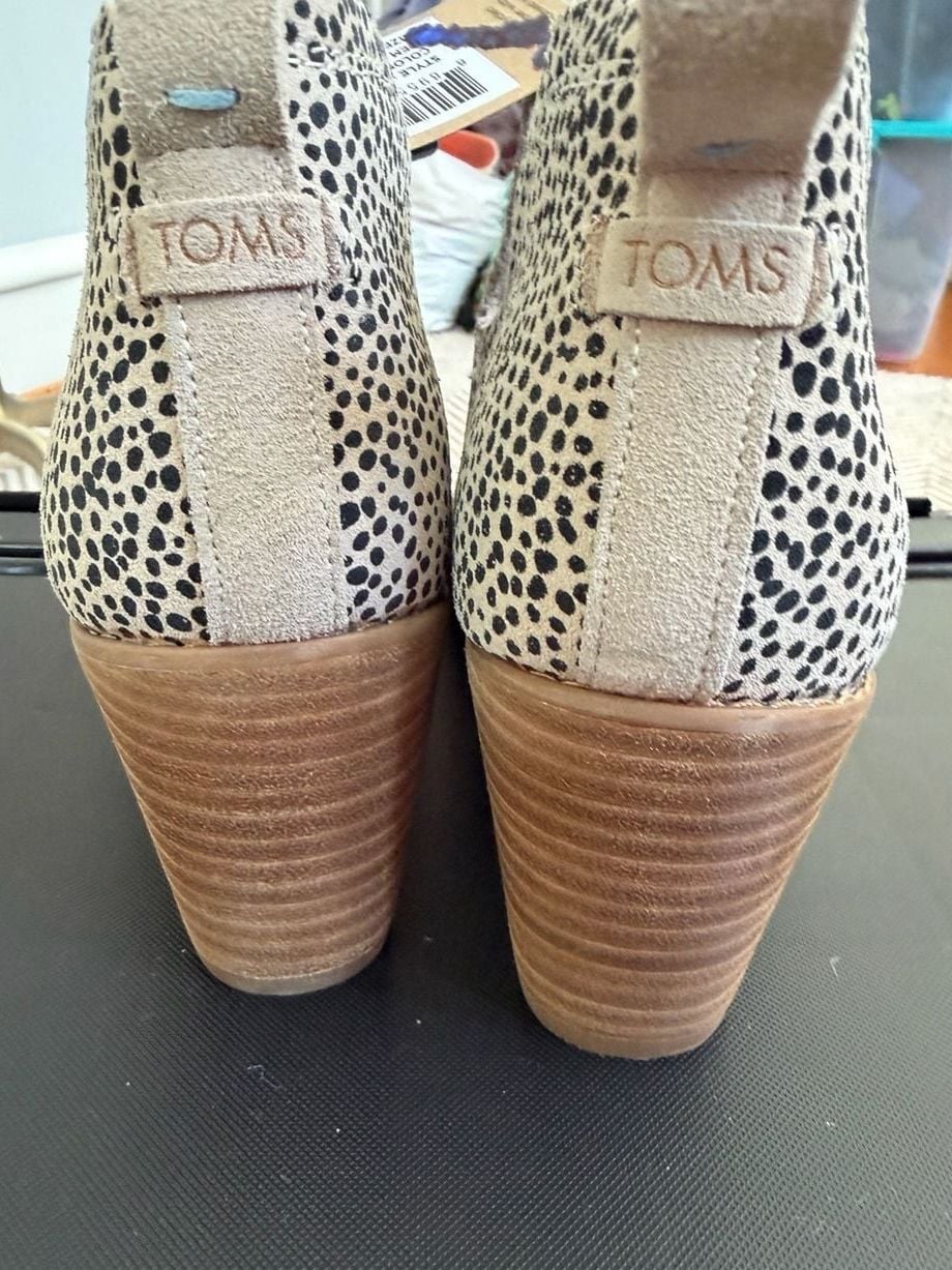 TOMS Women’s Kallie Wedge Booties in Mini Cheetah Print Suede size 8
