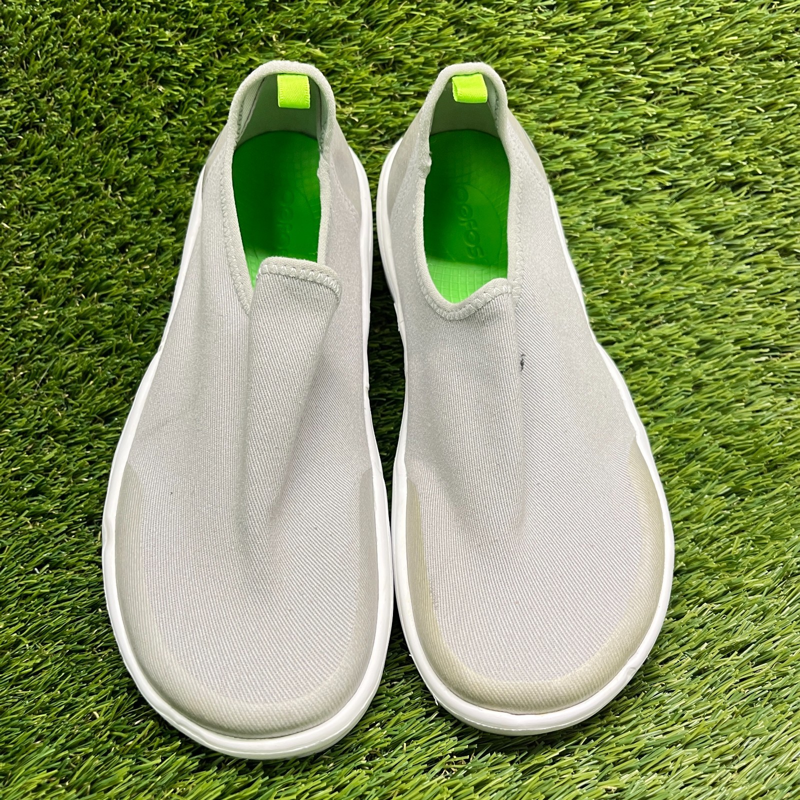 OOFOS OOmg eeZee Low Womens Size 7.5 Gray White Casual Slip On Recovery Shoes