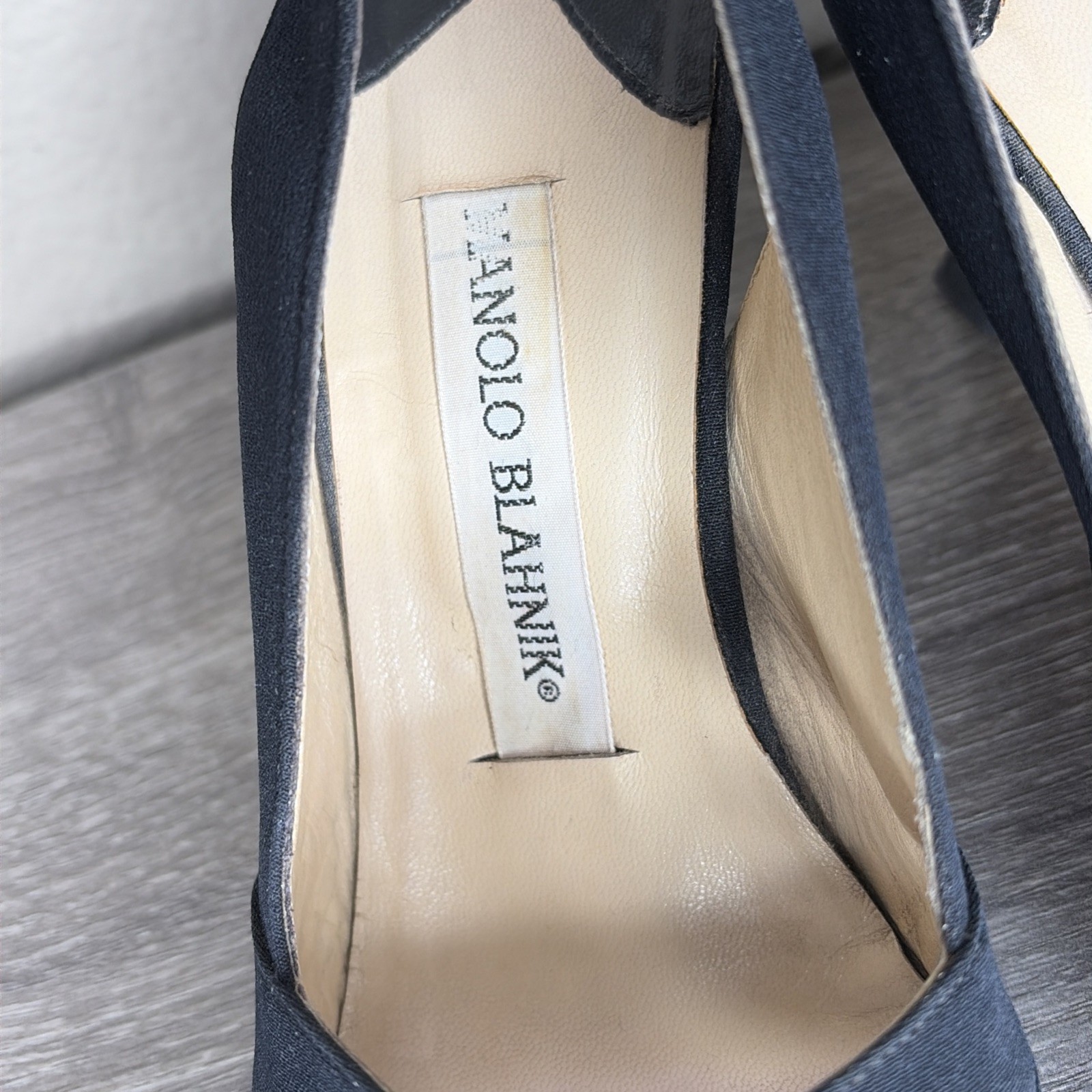 Manolo Blahnik Women’s Black Slingback Pump Cutout Detail Size 38 Vintage Italy