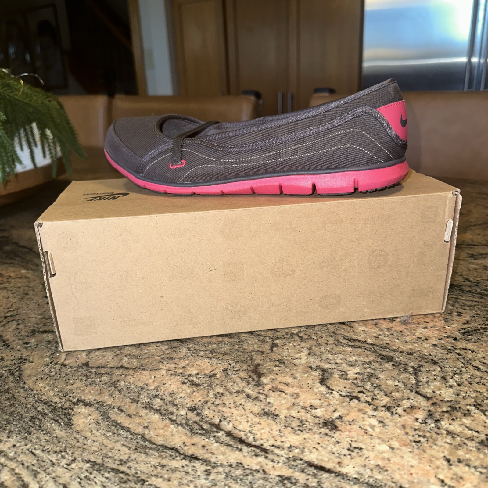 Nike Womens Mary Jane Sneakers Sz 9