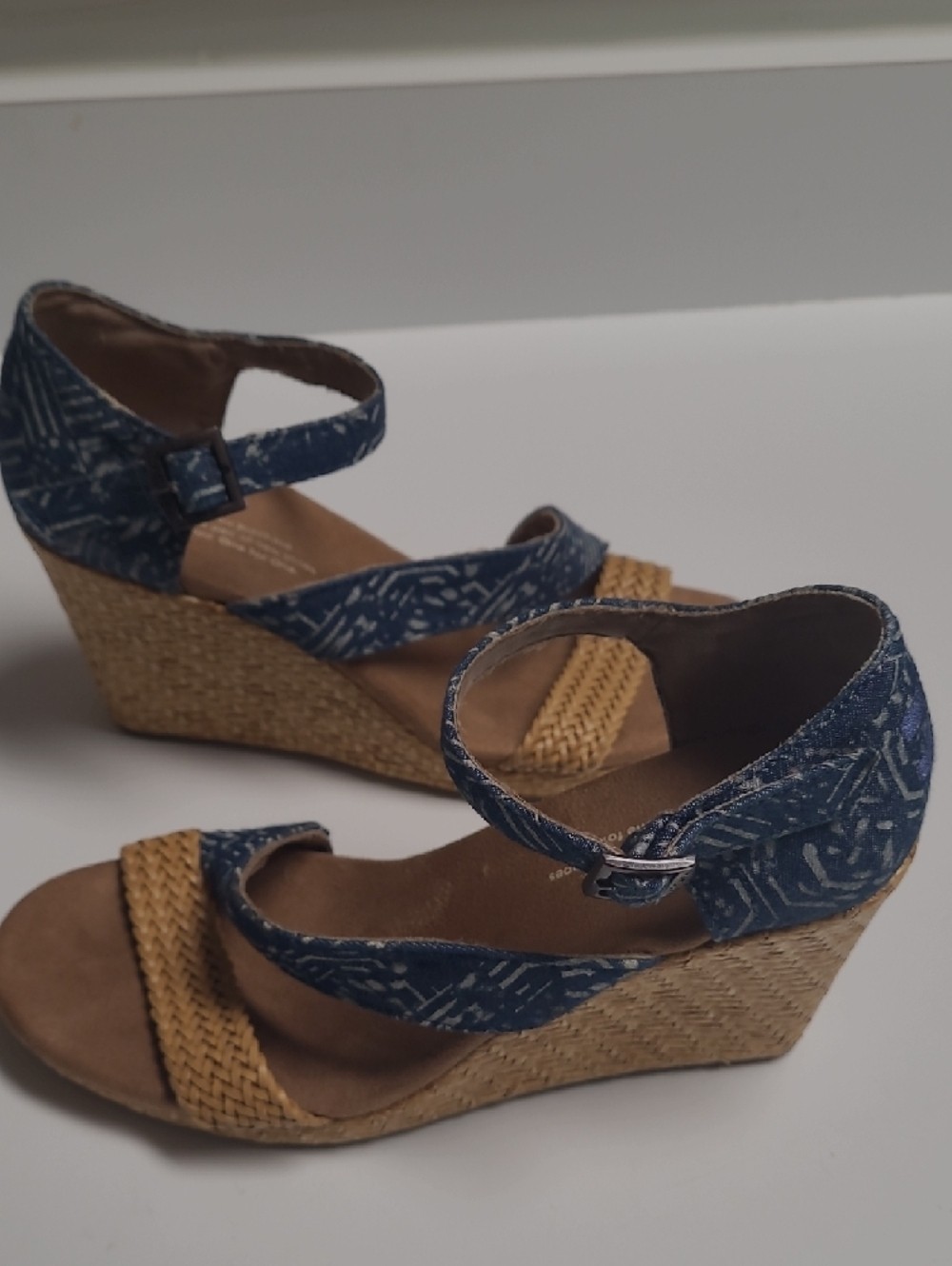 TOMS Navy Batik Denim & Beige Wedge Sandals with Braided Tan Strap – Size 6.5