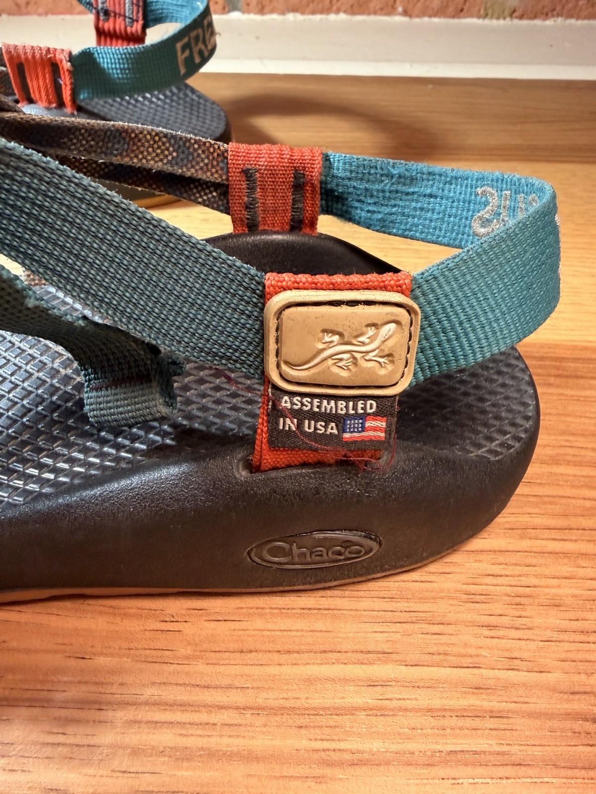 Chaco «Jesus Freak» Z/X2 Classic Sandals Multicolor Women Sz 9 Assembled In USA