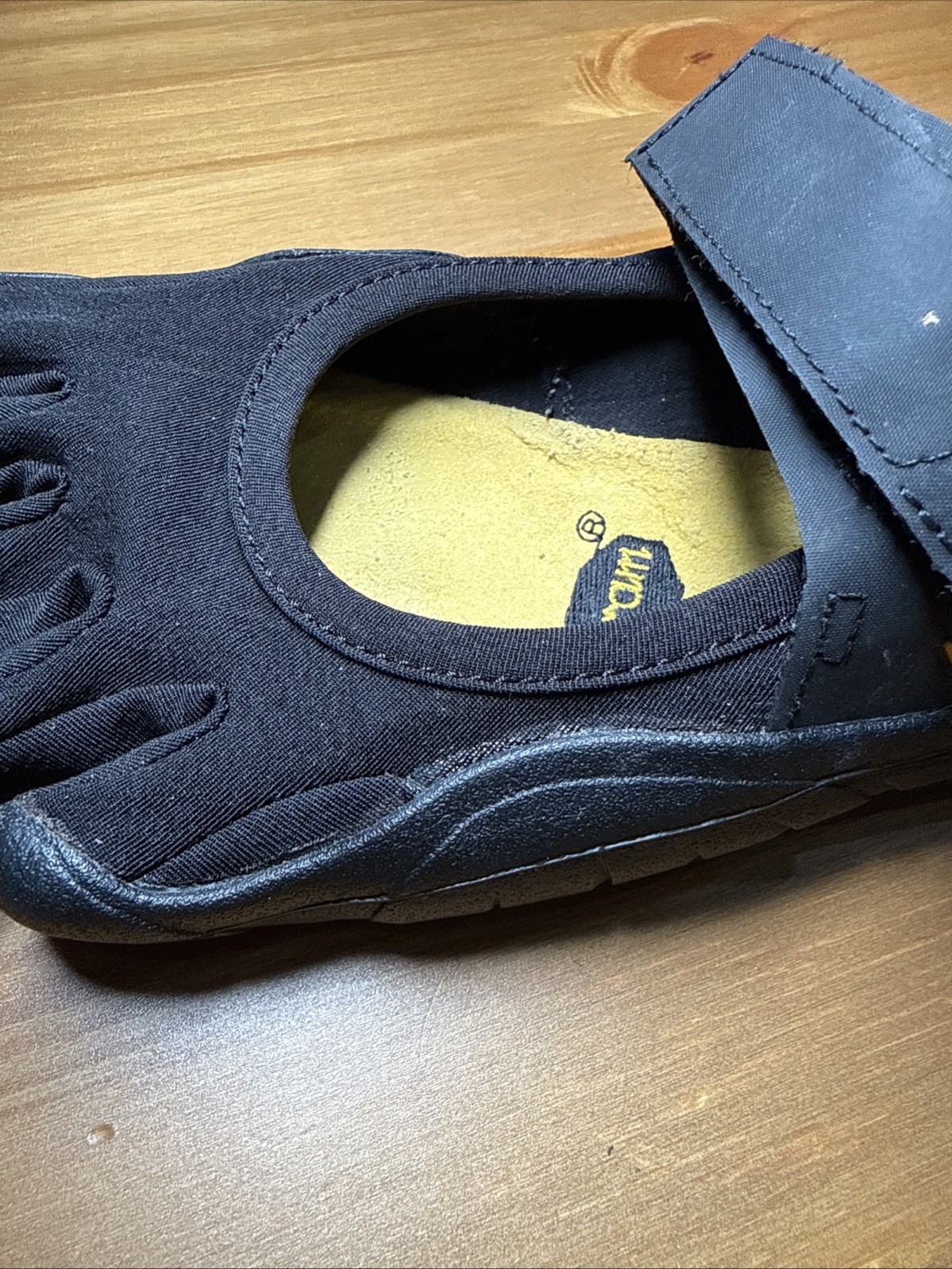 Vibram FiveFingers Women’s Barefoot Shoes Black W118 Size W 41 Size 9