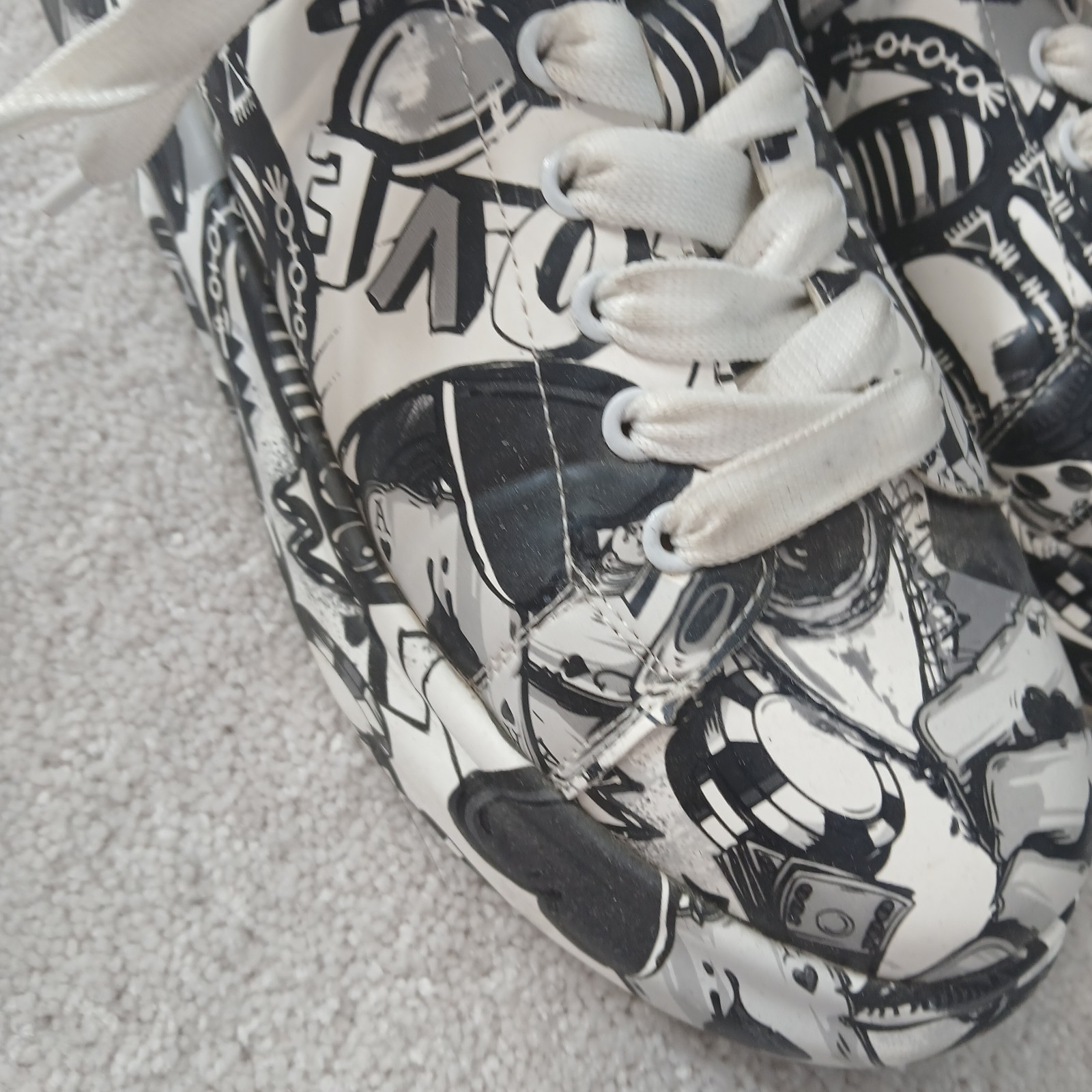 Funky Sneaker Graphics Women’s 8.5 Black White Gray Love Card Heart LaceUp