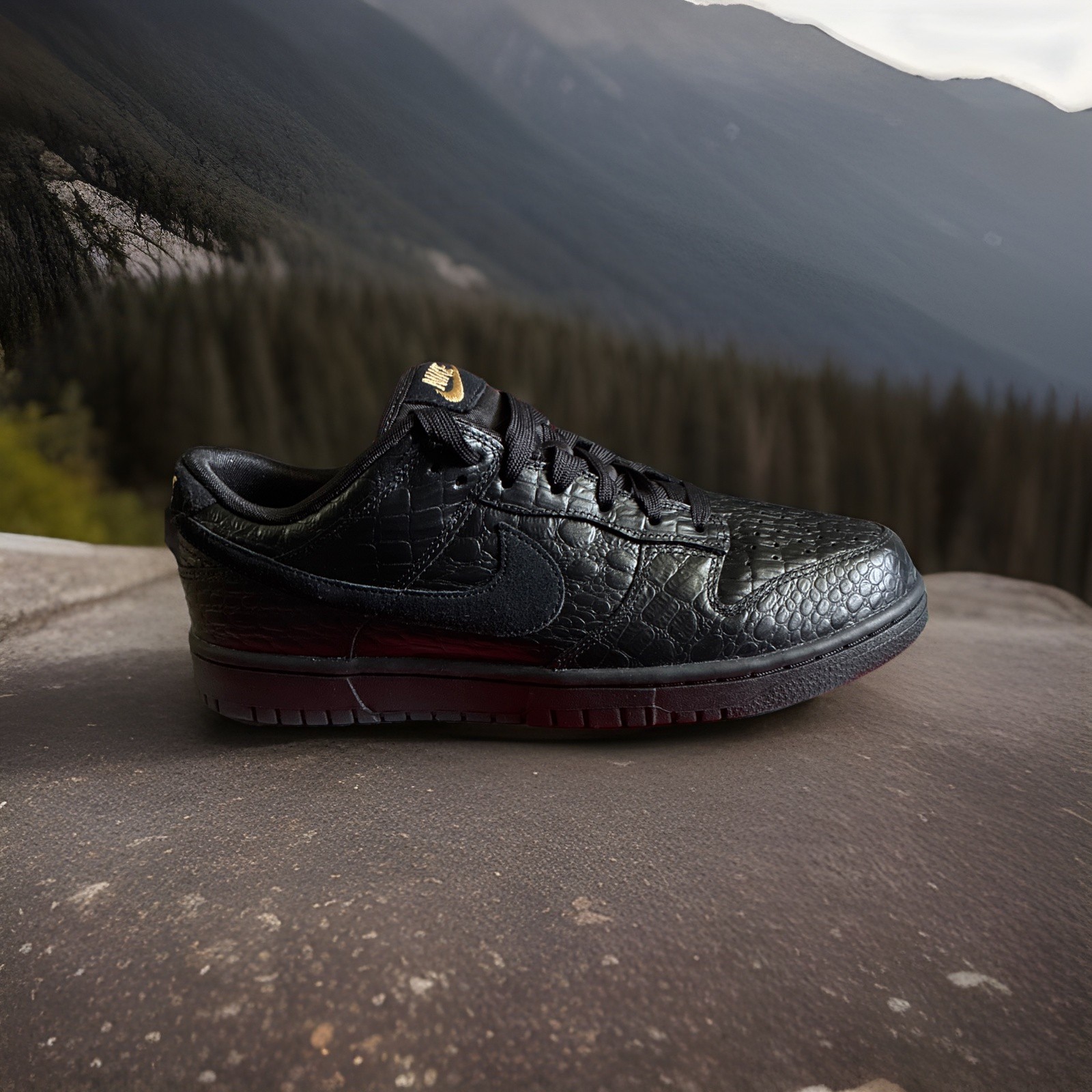 Nike Dunk Low SS Black Crocodile Skin Size 9 1/2 Men’s 11 Women’s