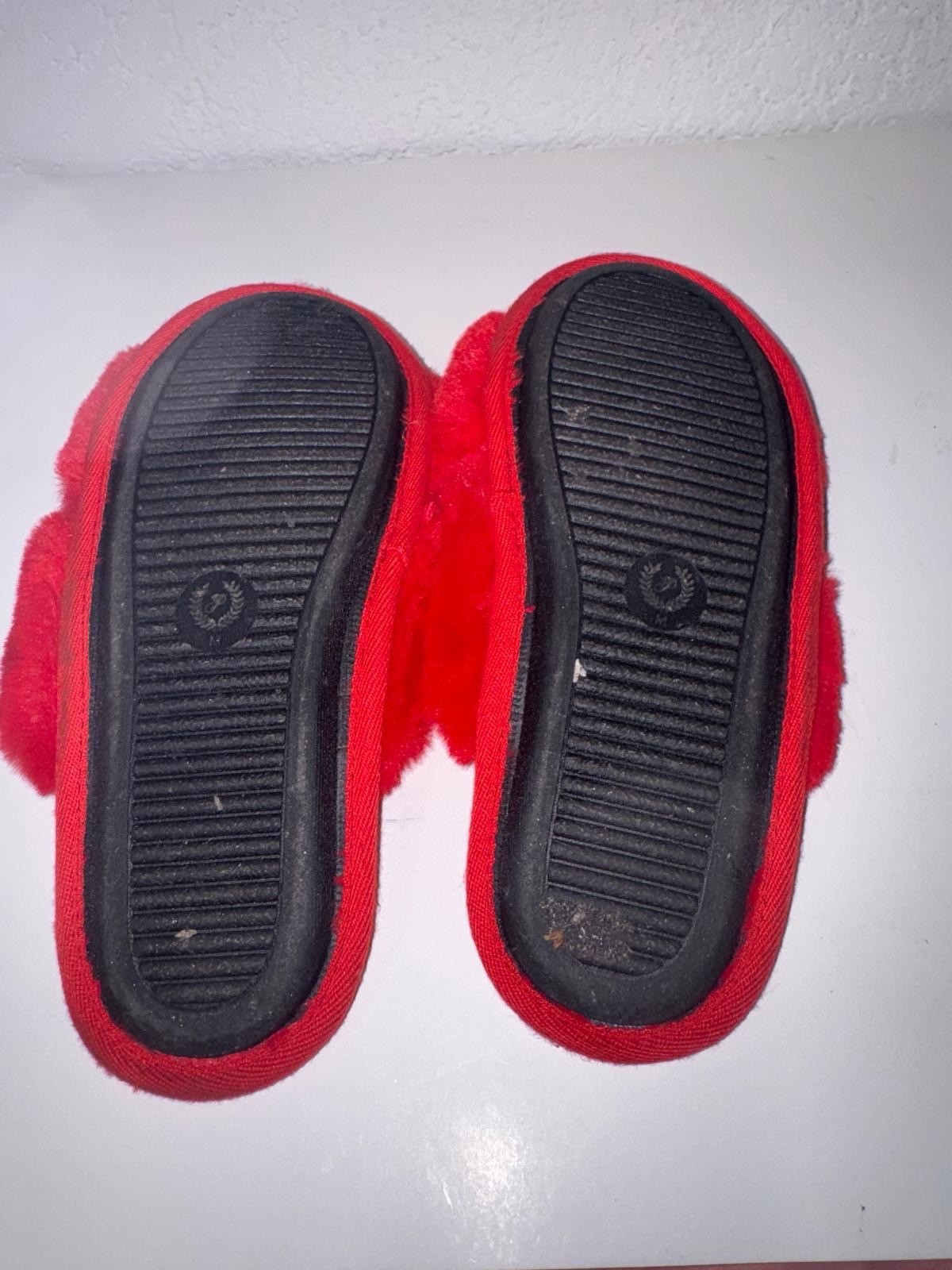 Victoria’s Secret Women’s Red Faux Fur Slip-On Slippers US 7-8 EU 38-39