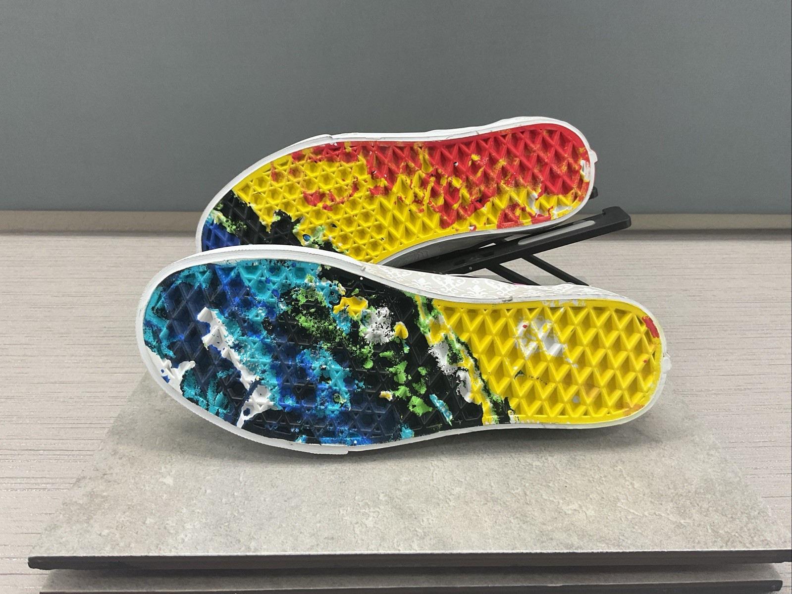 NWOT VANS x Crayola “Trace Your Dreams” Classic Slip-on Men’s 5 Women’s 6.5