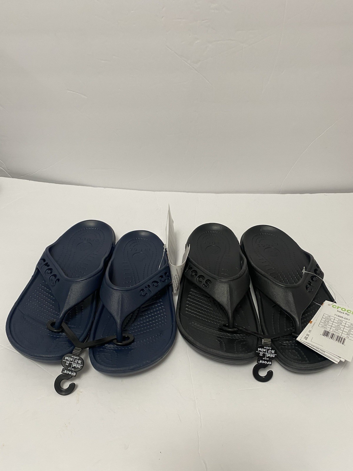 Two Pair Crocs Unisex Baya Flip Flop Thong Sandals Black/ Navy Men 4 Women 6